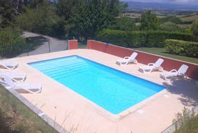 Piscine privée avec vue sur la Montagne Noire